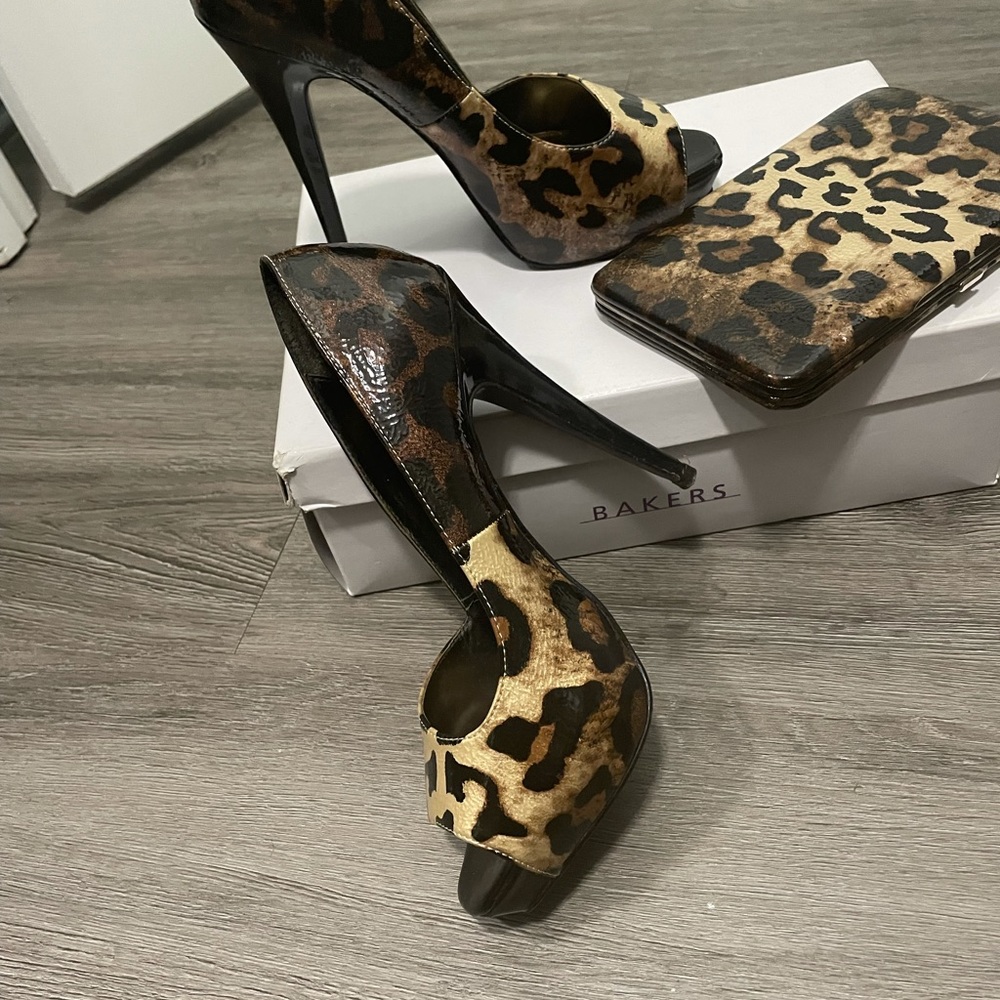 Eliot Leopard Pumps with matching clutch